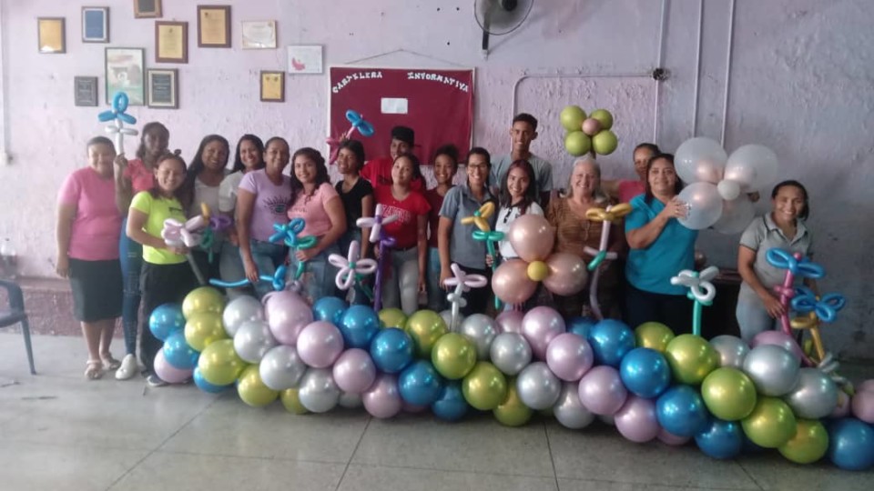 Taller de globos San Vicente