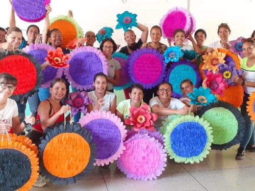 Elaboración de piñatas