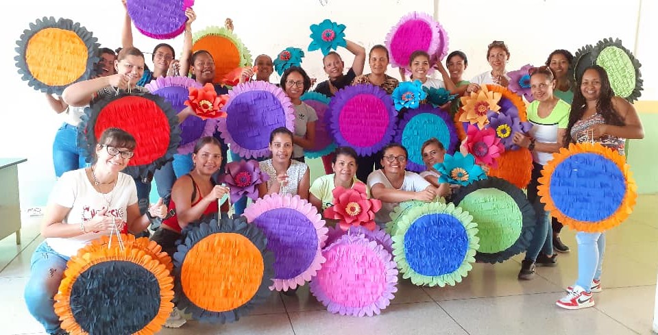 Elaboración de piñatas