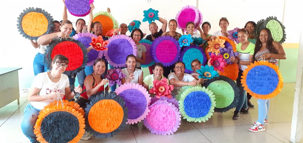 Elaboración de piñatas