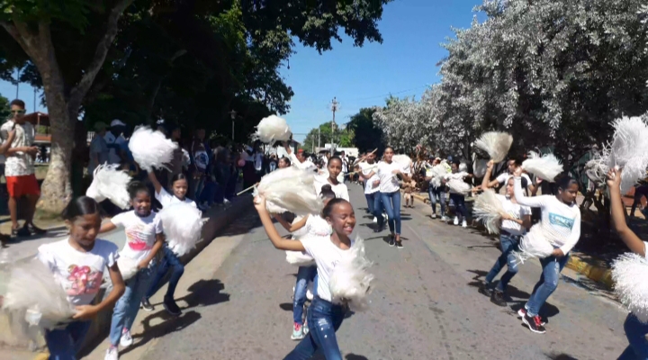 Desfile escolar Fin de Semana