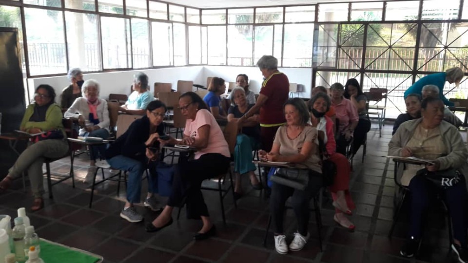 Vecinos en taller