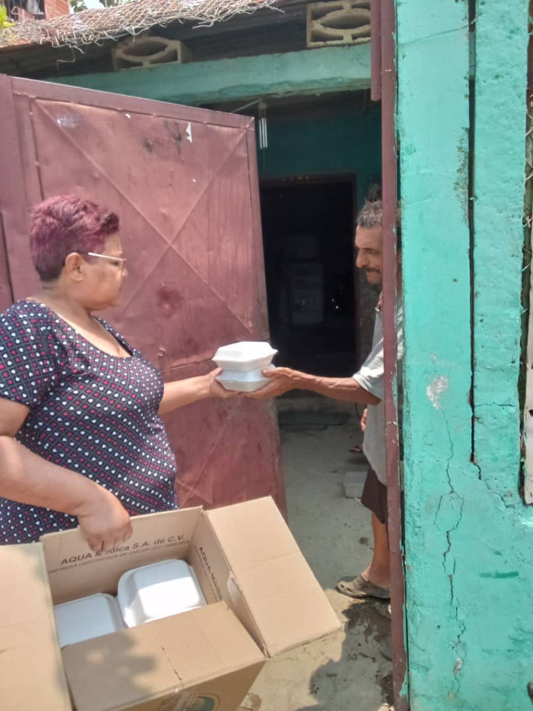 entrega de almuerzo adultos mayores