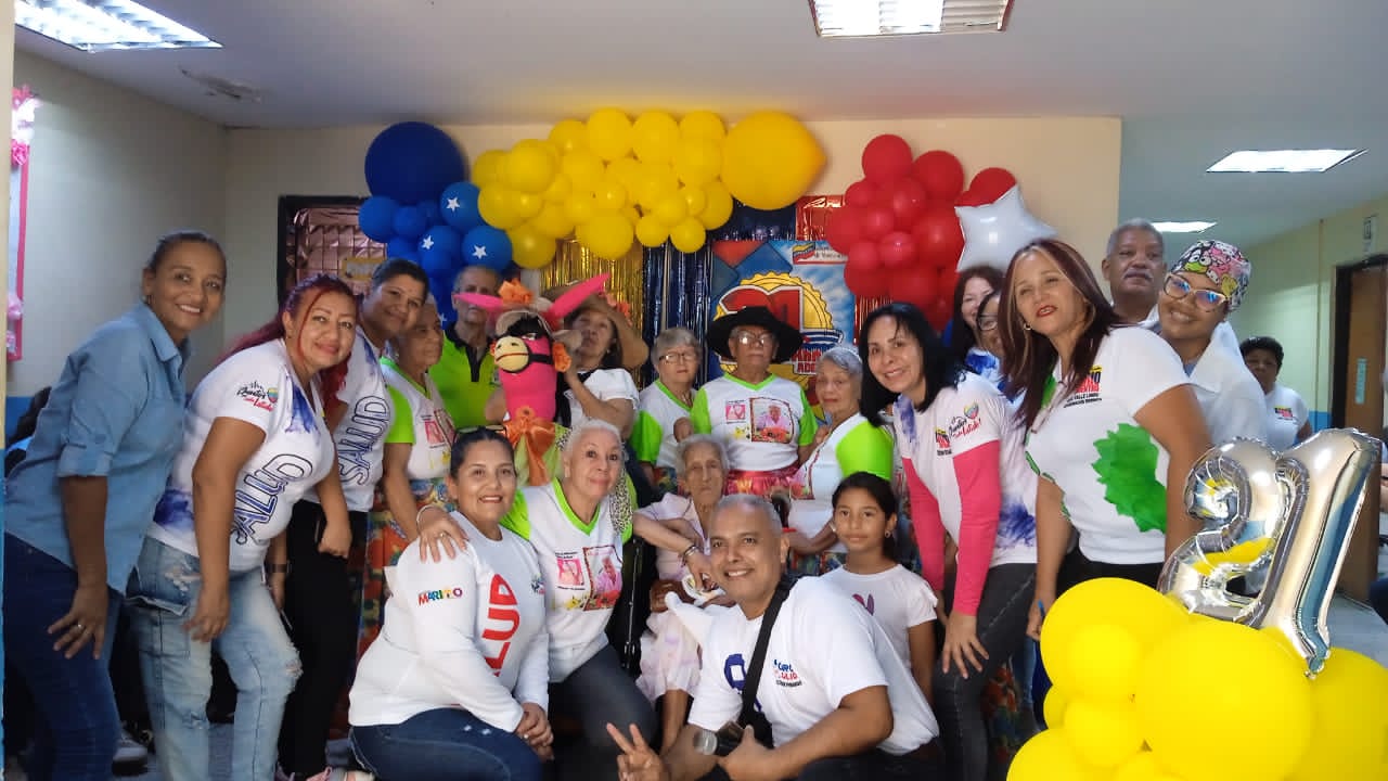 Abuelos Renacer de María participa en celebración