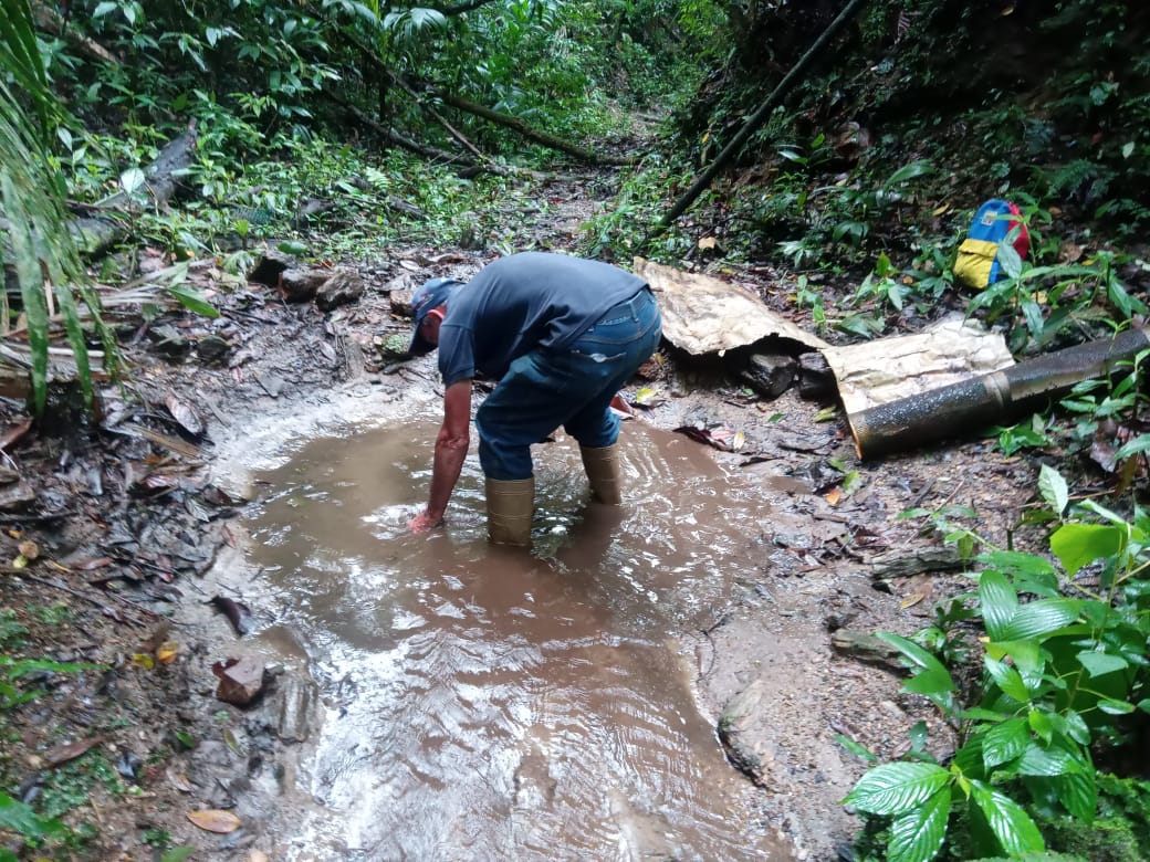 Voluntarios del C.C. El Cumbito realizan jornada de mantenimiento en el acueducto