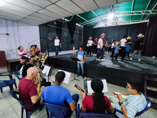 Danzas Folclóricas San Vicente: Preservando nuestras tradiciones a través de la Llora
