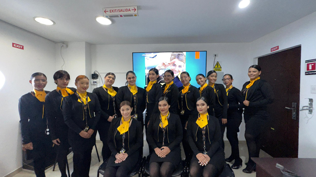 Capacitan a tripulantes de vuelo en defensa personal
