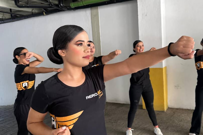 La A.C Deportiva de Taekwondo Los Aviadores capacitan a tripulantes de vuelo en defensa personal