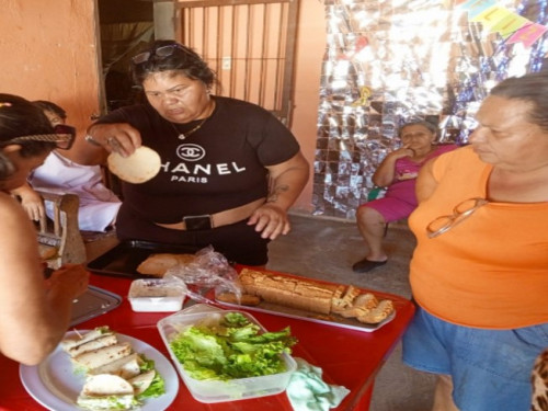 Abuelos Aprenden y Degustan en Taller de Cocina