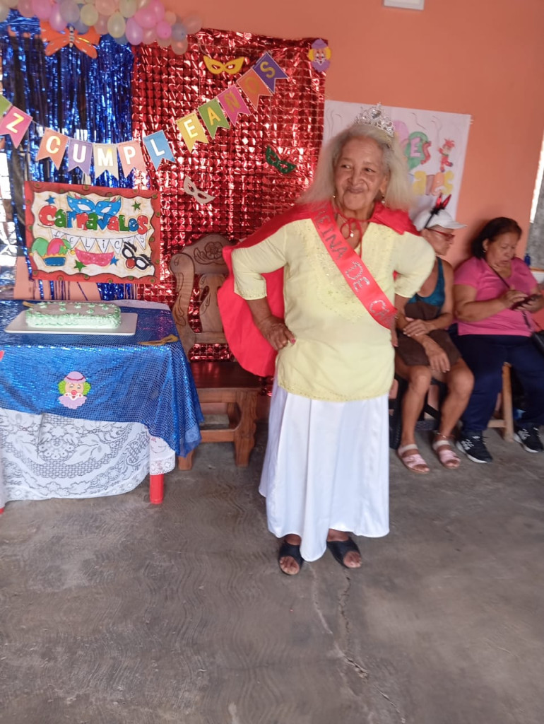 Fundación Isaac Sarmiento Festeja Carnaval y Cumpleaños con su Círculo de Abuelos