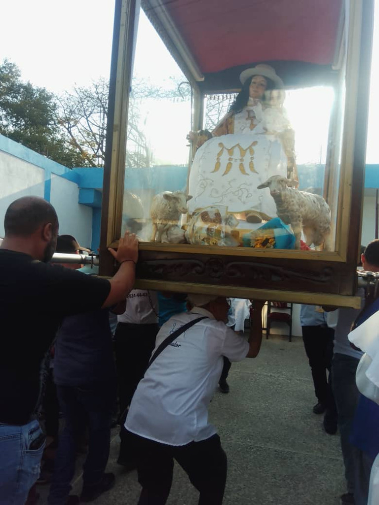Comunidad de Santos Luzardo recibe con devoción la visita de la Divina Pastora