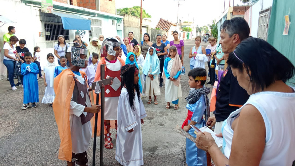 Fundación mundo esperanza: viacrucis en Calabozo
