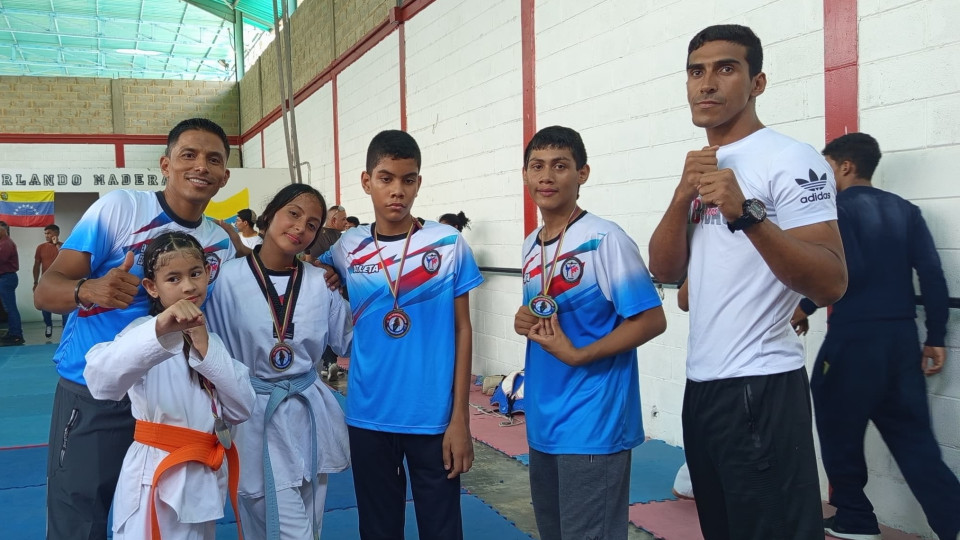 Taekwondo Los Aviadores brilló en la Copa Orlando Madera 2025