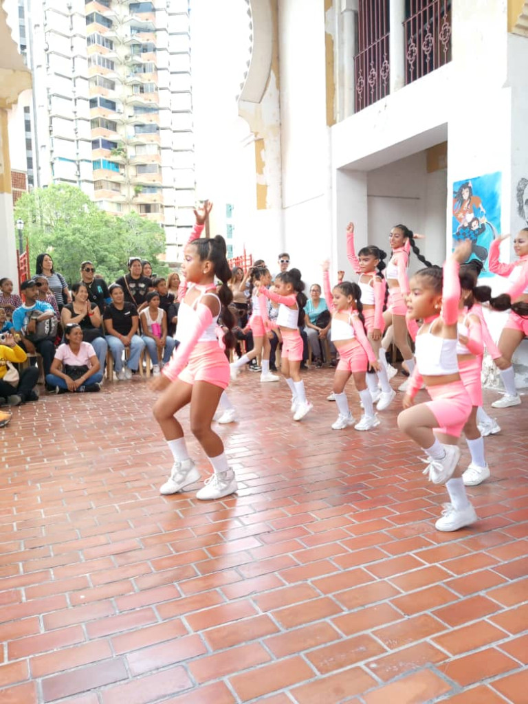  Asociación Civil Escuela de Danza Amanecer Criollo 