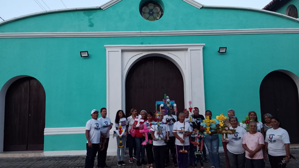 San Javier celebró la Cruz de Mayo con encuentro de fe, dulces y tradición familiar