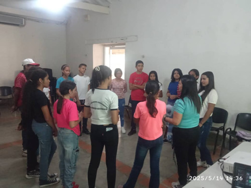 Fundación Mundo Esperanza impulsa habilidades comunicativas con taller juvenil de oratoria