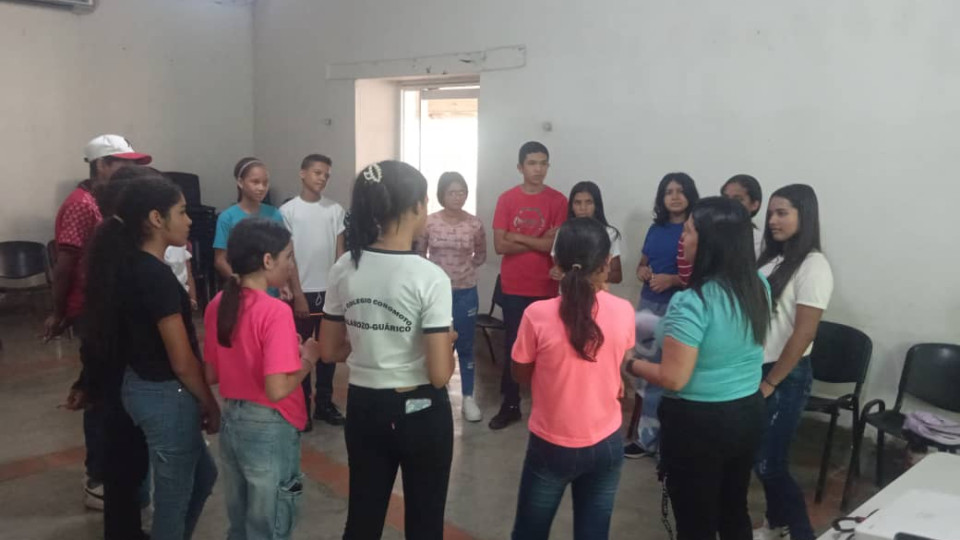 Fundación Mundo Esperanza impulsa habilidades comunicativas con taller juvenil de oratoria