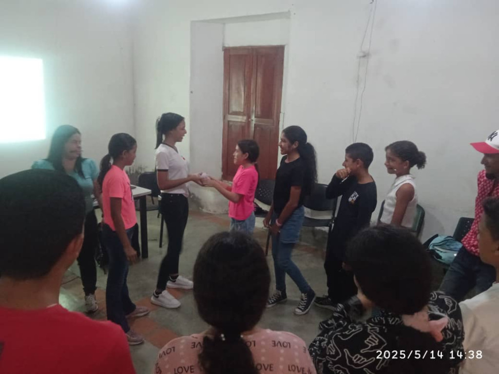 Fundación Mundo Esperanza impulsa habilidades comunicativas con taller juvenil de oratoria