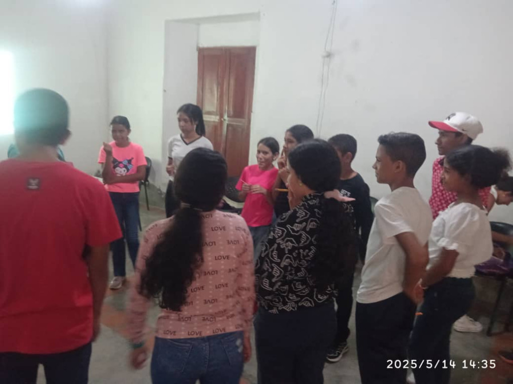 Fundación Mundo Esperanza impulsa habilidades comunicativas con taller juvenil de oratoria