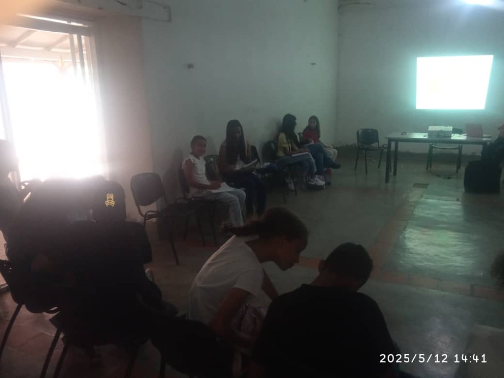 Fundación Mundo Esperanza impulsa habilidades comunicativas con taller juvenil de oratoria