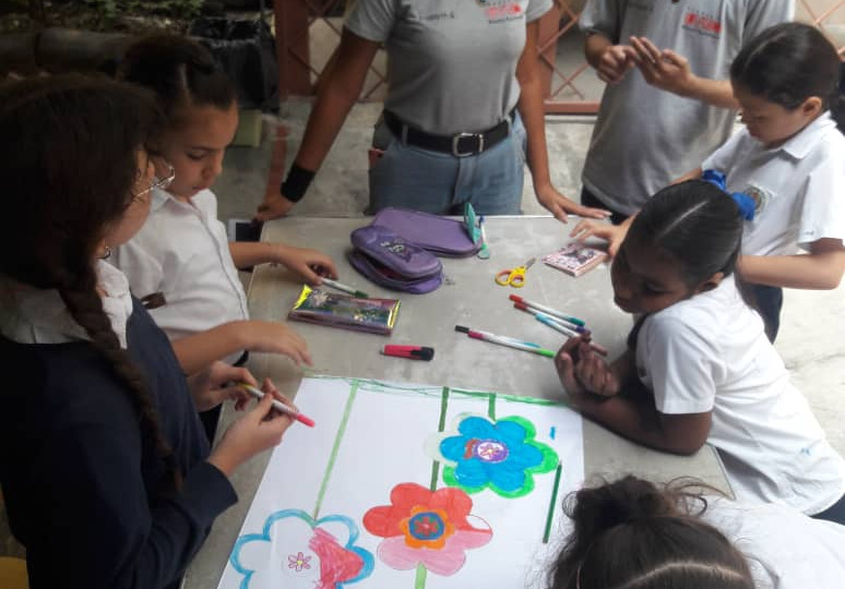 Aula abierta lleva arte y creatividad a estudiantes de Santa Rosalía junto al Museo de Bellas Artes
