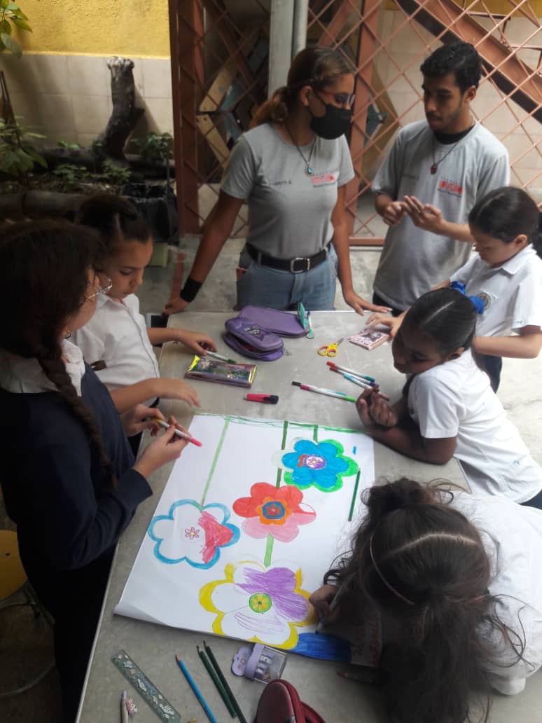 Aula abierta lleva arte y creatividad a estudiantes de Santa Rosalía junto al Museo de Bellas Artes