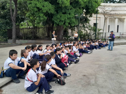 Una visita para aprender jugando: niños de La Pastora recorrieron el Museo de Ciencias