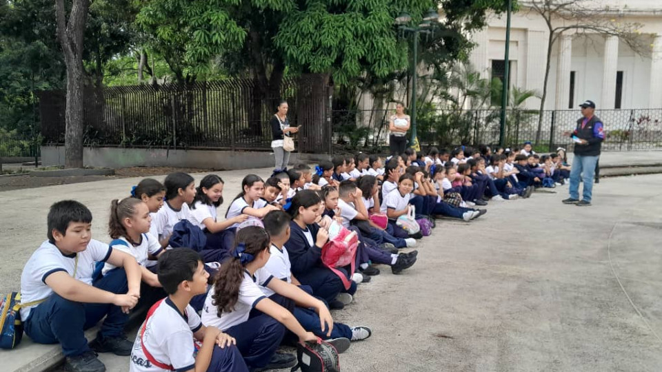 Una visita para aprender jugando: niños de La Pastora recorrieron el Museo de Ciencias