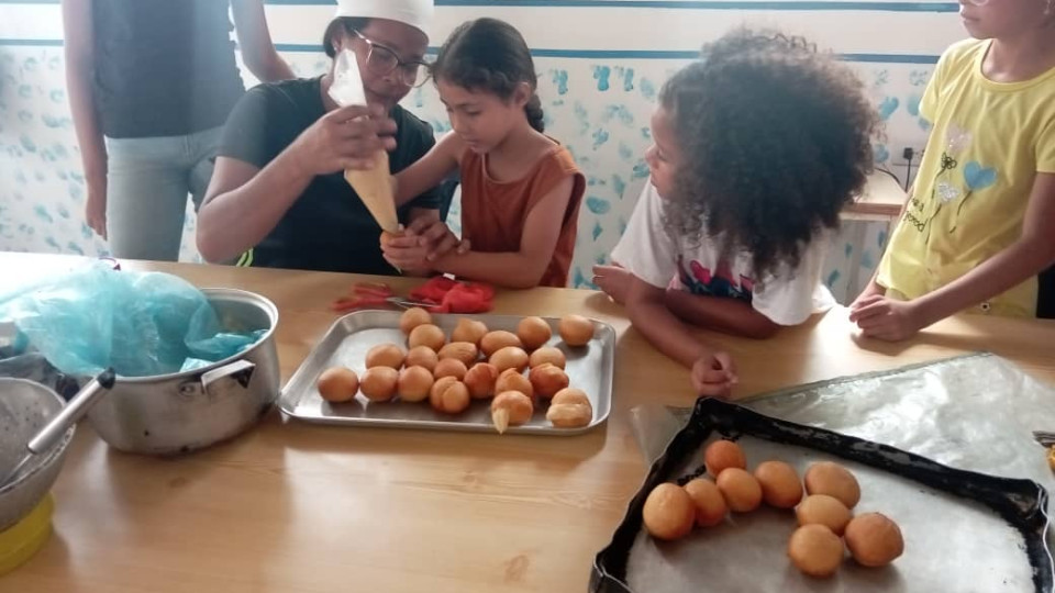 Niños y jóvenes de Calabozo endulzaron su aprendizaje con curso de repostería