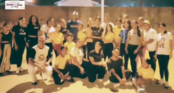 Bailoterapia con la Fundación Ángeles de Fuego Banda Show en Marigüitar
