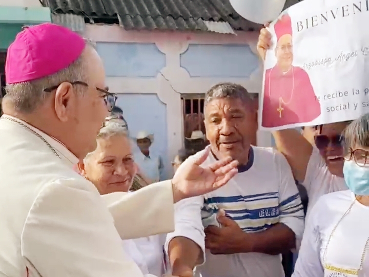 La Banda Show Ángeles de Fuego Acompaña el Recibimiento del Nuevo Arzobispo de Cumaná