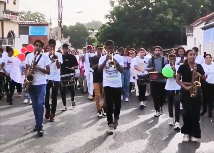 La Banda Show Ángeles de Fuego Acompaña el Recibimiento del Nuevo Arzobispo de Cumaná