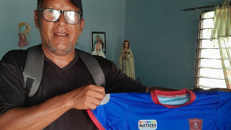 La Morita del Futuro Impulsa el Deporte con una Valiosa Donación de Franelas