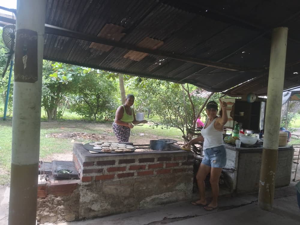 El Círculo de Abuelos "Eterna Juventud" Festeja con Sabor el Día de la Arepa