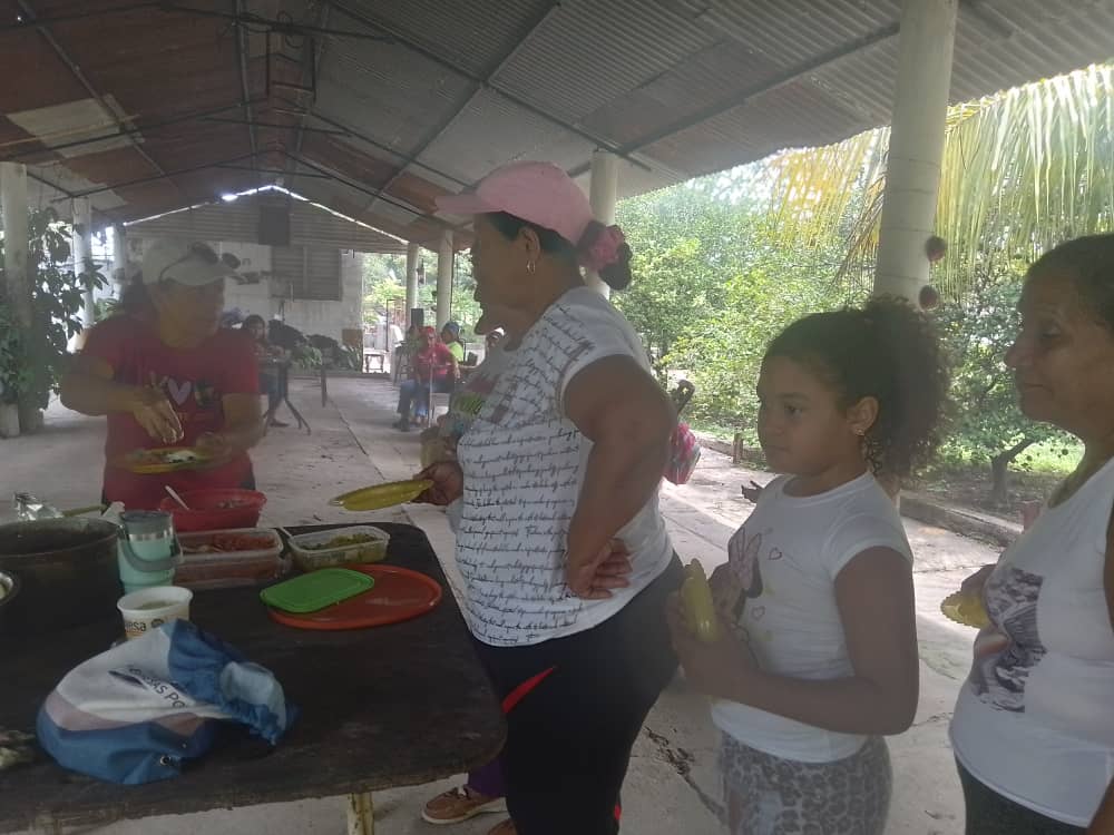 El Círculo de Abuelos "Eterna Juventud" Festeja con Sabor el Día de la Arepa