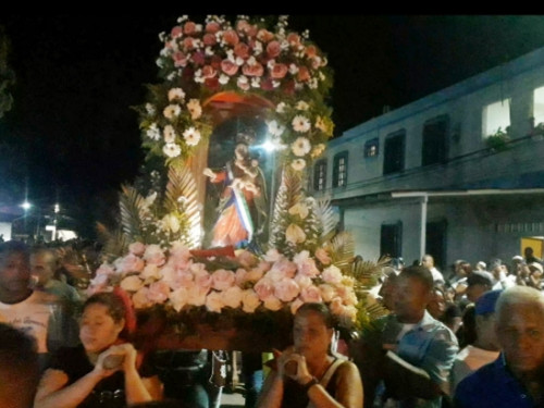 Ángeles de Fuego rinde tributo a la virgen del Rosario