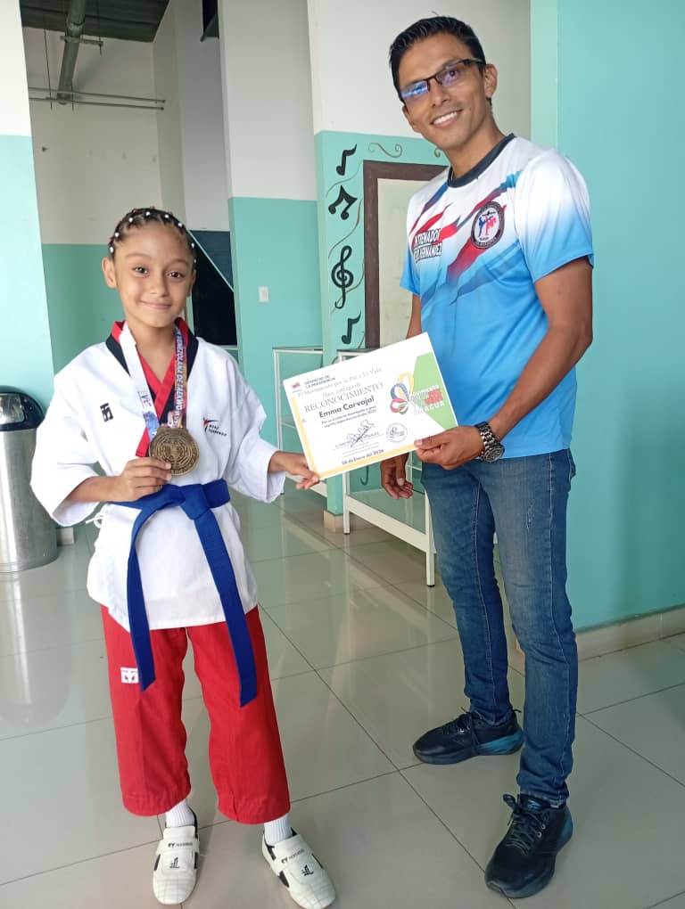 Municipio Libertador reconoce la excelencia deportiva de la Fundación Los Aviadores