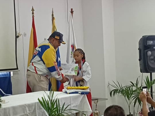 Municipio Libertador reconoce la excelencia deportiva de la Fundación Los Aviadores
