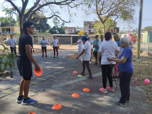 Bienestar en Movimiento: Fundación Los Aviadores promueve salud en adultos mayores de Valle Verde