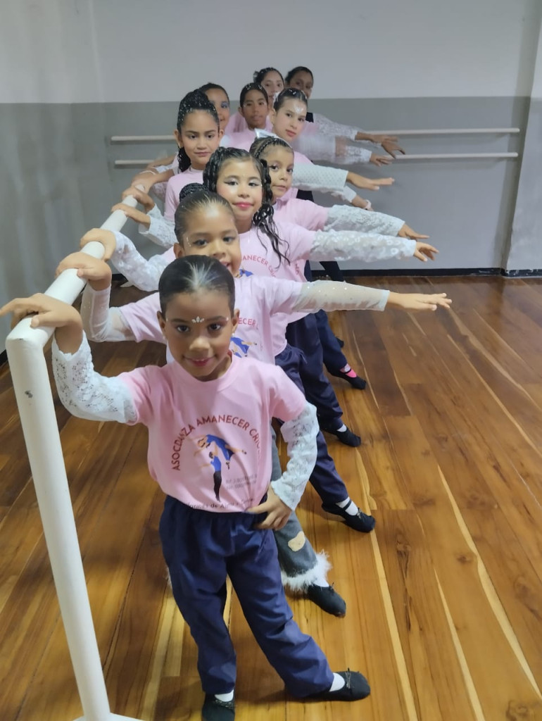 Magia y talento: Asocdanza deslumbra con la producción "El Mejor Regalo del Mundo"