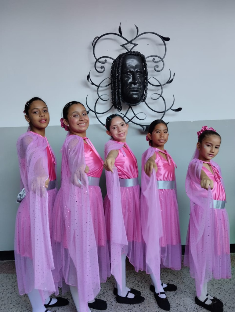 Magia y talento: Asocdanza deslumbra con la producción "El Mejor Regalo del Mundo"