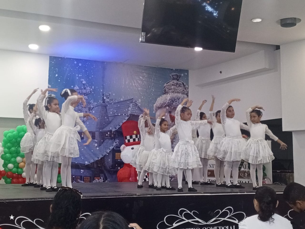 Magia y talento: Asocdanza deslumbra con la producción "El Mejor Regalo del Mundo"