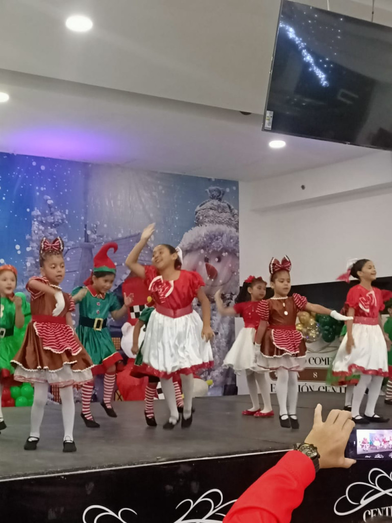 Magia y talento: Asocdanza deslumbra con la producción "El Mejor Regalo del Mundo"
