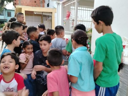 Consejo Comunal de La Isabelica celebra la Navidad con los niños del sector