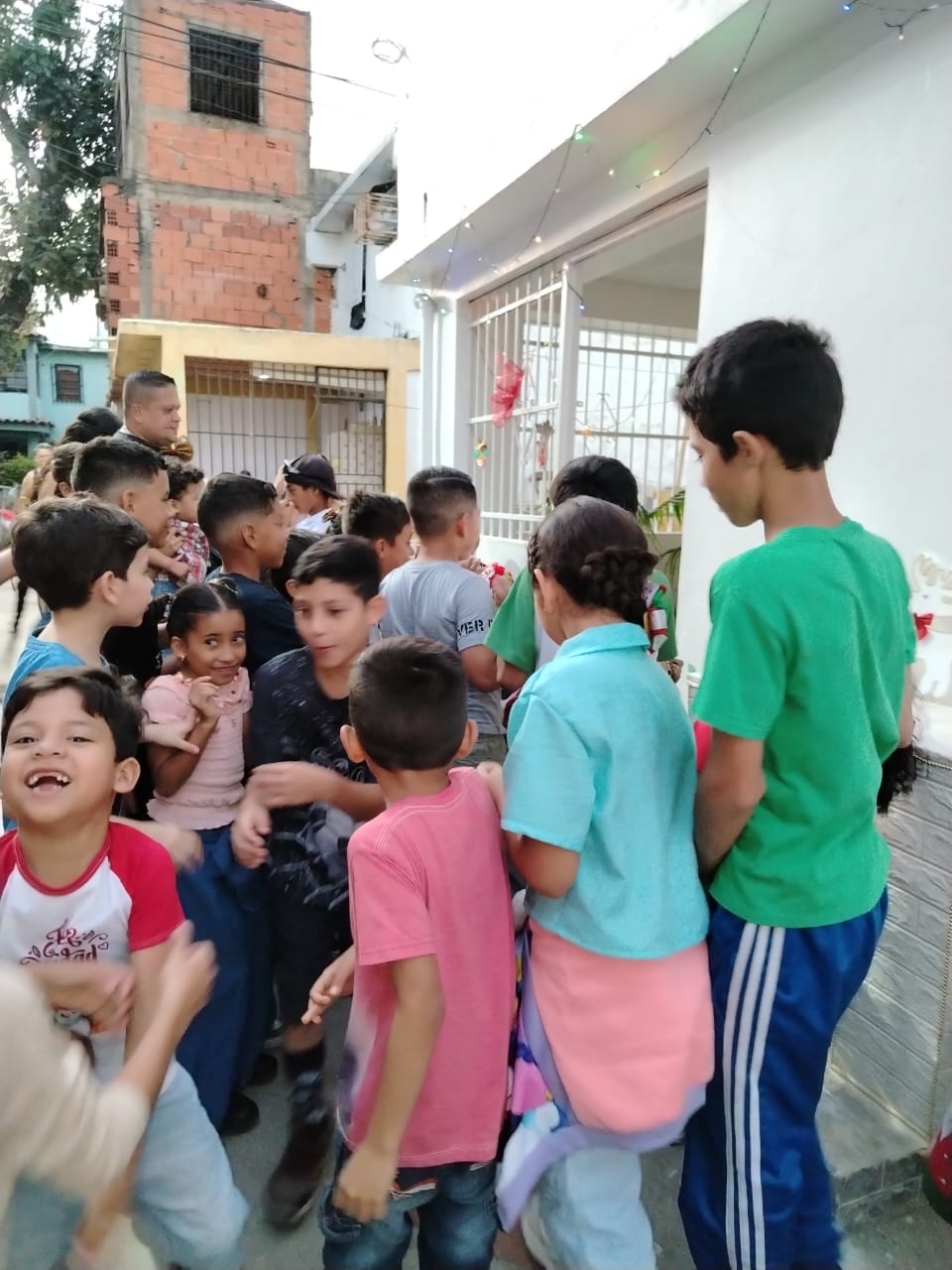 Consejo Comunal de La Isabelica celebra la Navidad con los niños del sector