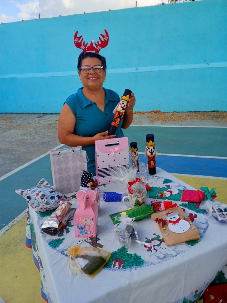 Con alegría y hermandad, el Círculo de Abuelos "Eterna Juventud" recibió la Navidad en San Joaquín