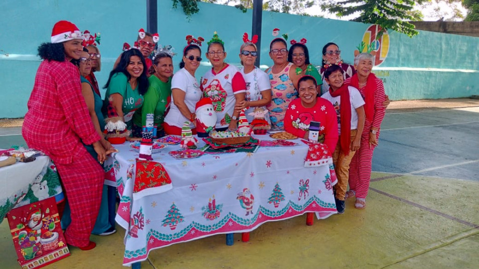 Con alegría y hermandad, el Círculo de Abuelos "Eterna Juventud" recibió la Navidad en San Joaquín