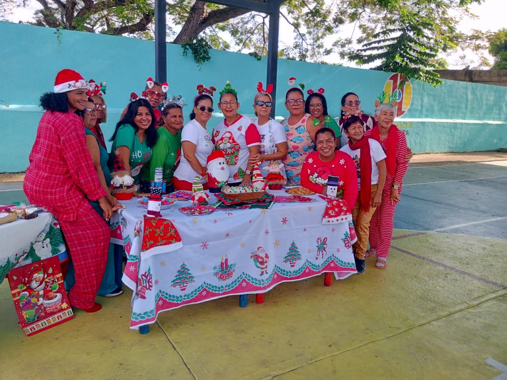 Con alegría y hermandad, el Círculo de Abuelos "Eterna Juventud" recibió la Navidad en San Joaquín