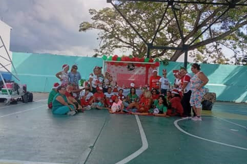 Con alegría y hermandad, el Círculo de Abuelos "Eterna Juventud" recibió la Navidad en San Joaquín