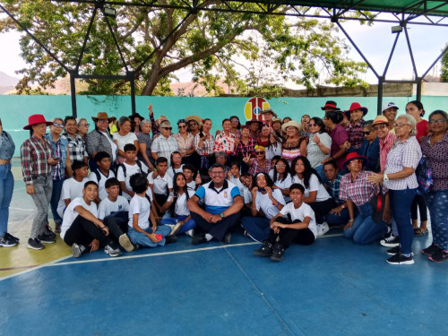 Estudiantes de la E.T.R. Alfredo Pietri protagonizan encuentro generacional en la comunidad El Remate